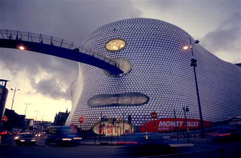 Free Stock photo of Street Scene Along Bullring Shopping Center | Photoeverywhere