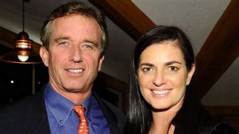 Robert F Kennedy Jr's estranged wife Mary dead - BBC News