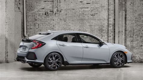 The 2017 Honda Civic Hatchback is here: all turbo, manual optional ...