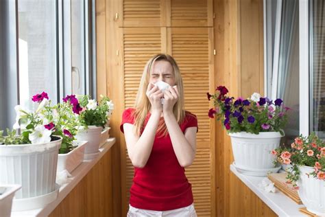 7 Sneaky Signs Your Allergy Medicine Isn't Working | The Healthy