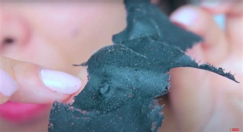 How to Make a Charcoal Blackhead Remover Mask With Elmer's Glue | Upstyle