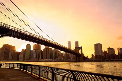 Premium Photo | Brooklyn Bridge sunset