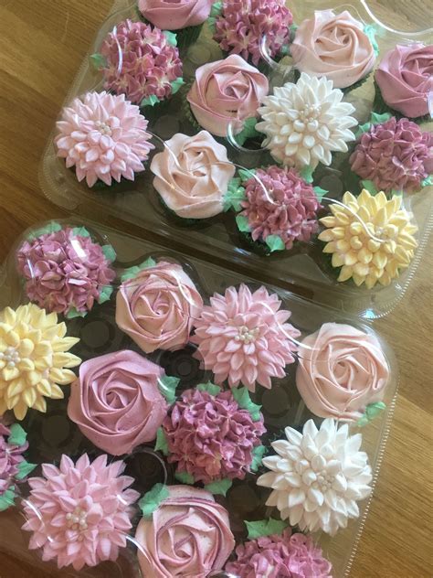 Flower cupcakes | Flower cupcakes, Cupcakes decoration, Cupcake cakes