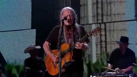 Willie Nelson - Angel Flying Too Close to the Ground(Live at Farm Aid ...