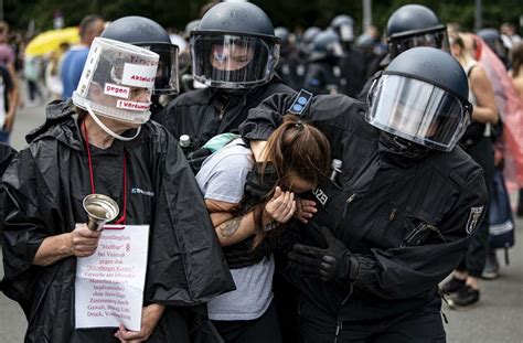 Querdenker in Berlin: Kinder bei verbotener Demo: Hat das Konsequenzen? - Politik