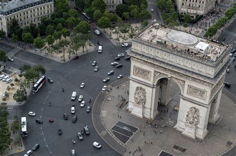 OPINION: The Arc de Triomphe roundabout is an emblem of Paris, so don't ...