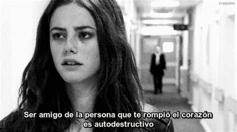 Imagen relacionada Smile Gif, Effy Stonem, Movie Quotes, Heartbreak ...