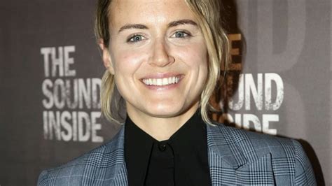 'OITNB' Star Taylor Schilling Officially Comes Out, Reveals Girlfriend ...