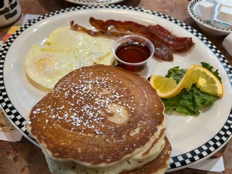 San Antonio's first Black Bear Diner is the new 'breakfast for dinner ...