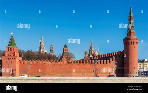 Moscow Kremlin wall with towers at the Red Square Stock Photo - Alamy