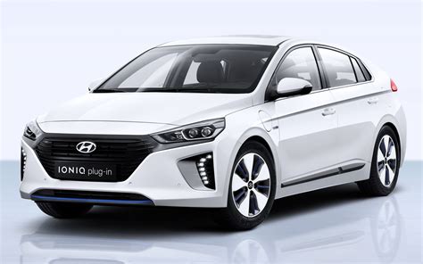 Hyundai IONIQ Plug-in - цена и характеристики, фотографии и обзор