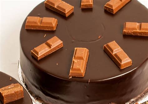 CADBURY CHOCOLATE PREMIUM CAKE - Send Cakes Lahore - Sendflowers.pk