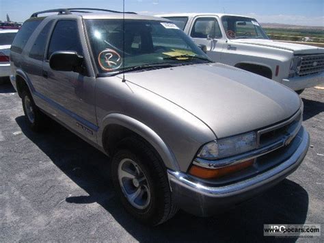 2002 Chevrolet BLAZER - Car Photo and Specs