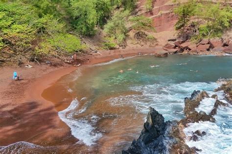 Red sand beach of Maui is Kaihalulu Beach 🌴 Danger?! Is it a dangerous ...