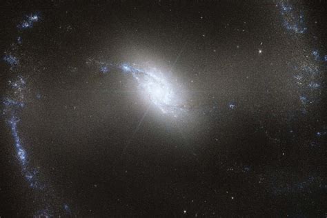 JWST has captured a glowing galaxy filled with intense star formation | WebLastInfo.com