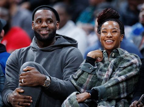 "Best NBA wife" - Savannah James wins over internet with rare interview on living as LeBron ...