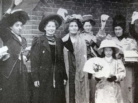 Suffragettes: Mothers, daughters, rebels!