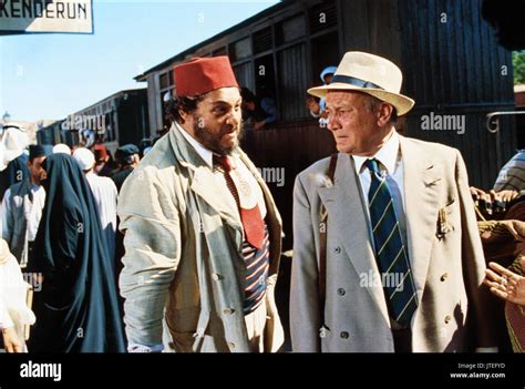 JOHN RHYS-DAVIES & DENHOLM ELLIOTT RAIDERS OF THE LOST ARK; INDIANA Stock Photo: 152754545 - Alamy