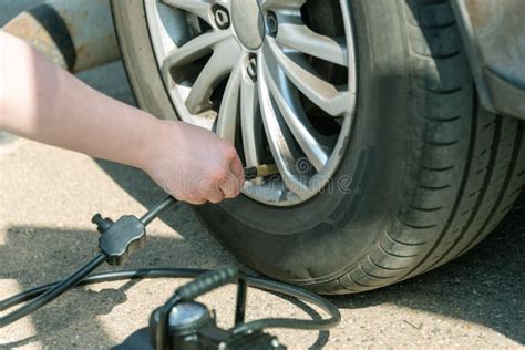 Connecting the Compressor To the Car Tire, Checking the Air Pressure ...