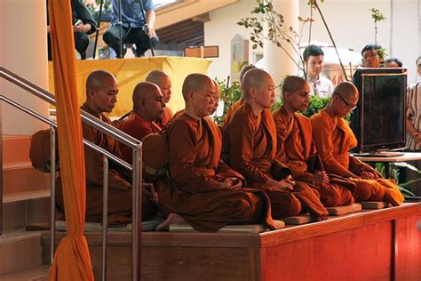 Theravada bhikkhunis in Indonesia "bounce back" after 1000 years - Lion's Roar