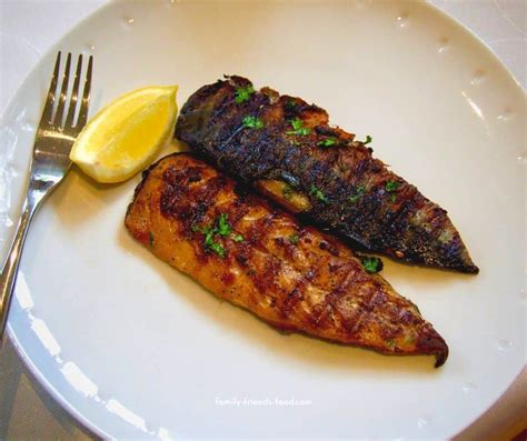 Crispy grilled mackerel with garlic & lemon - a healthy family dinner