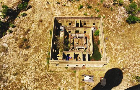 Earth and Space News: Navassa Island Lighthouse: Crumbling Landmark ...