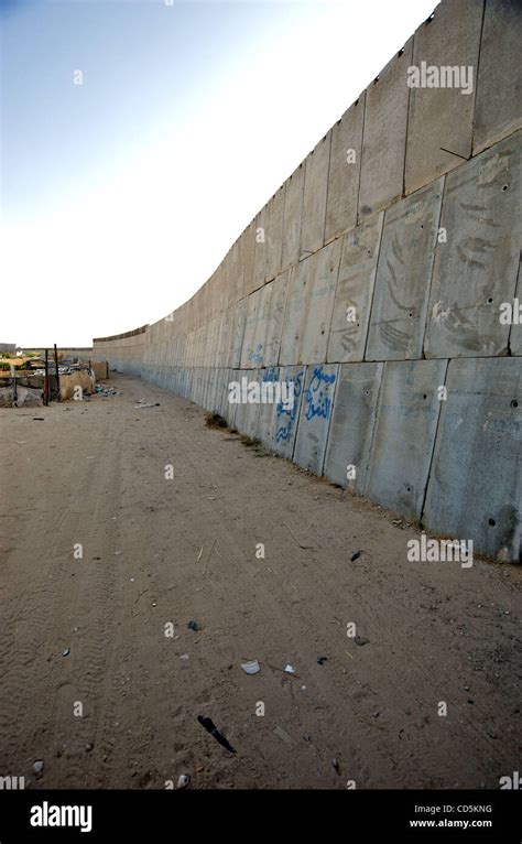 Gaza strip wall hi-res stock photography and images - Alamy