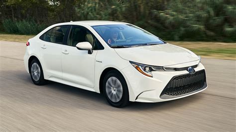 2020 Toyota Corolla Hybrid Gets Prius-Rivaling Fuel Economy