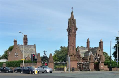 Lodges and gates, Walton Lane, Liverpool © Stephen Richards cc-by-sa/2. ...