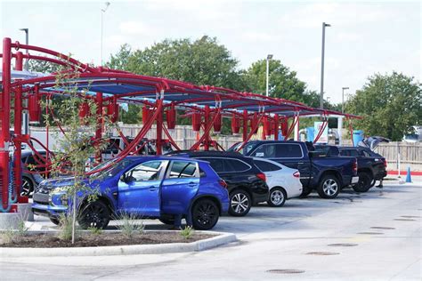 Family-owned Bubble Bath Car Wash chain expands to wash San Antonio’s growing number of autos