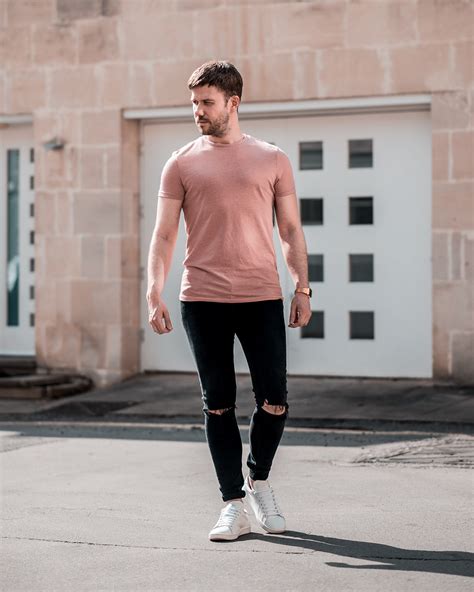 Pink T Shirt Summer Style Outfit - Your Average Guy