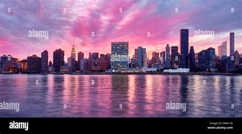 Midtown Manhattan skyline at purple sunset Stock Photo - Alamy