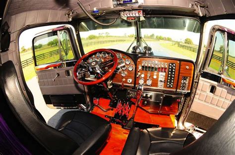 Bringing out the stripes in an '86 359 | Overdrive - Owner Operators Trucking Magazine