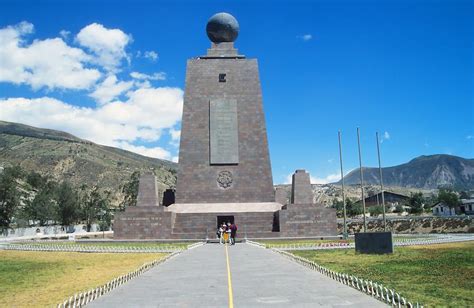 Monument to the Equator | Ecuador | Pictures | Ecuador in Global-Geography