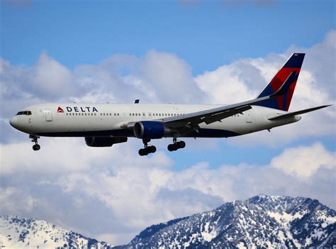 A Delta Air Lines Boeing 767-300ER on a short final for 34L at Salt Lake City after the 9+ hour ...