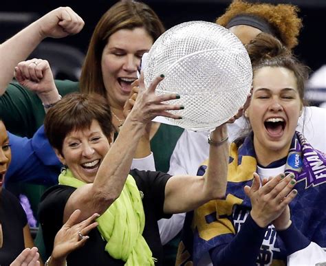 Notre Dame's Muffet McGraw retires; won 2 national titles