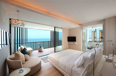 Hilton Pattaya Thailand | Hotel room design, Hotels room, Luxurious bedroom