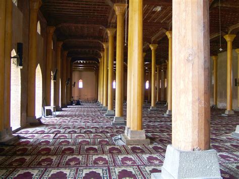 Asisbiz Kashmir Srinagar Jama Masjid Mosque prayer hall India Apr 2004 01