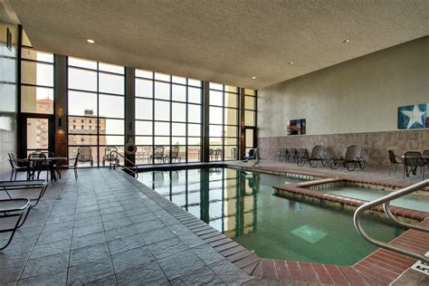 5 San Antonio hotels with indoor pools your kids will love