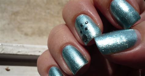 Nail art Stardust: semplice ma d'effetto by Ale | Trendy Nail