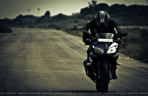 Yamaha R15 V2 Black Wallpapers