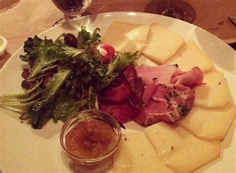 Restaurant La Raclette - Opening Hours - 1059, rue Gilford, Montréal, QC