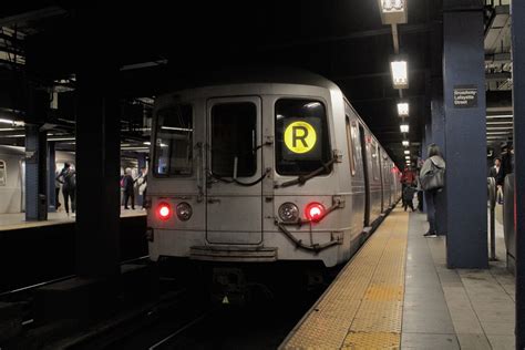 MTA Pullman Standard R46 (R) train @ Broadway-Lafayette | Flickr