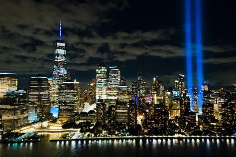 'Tribute in Light' 9/11 memorial shines bright on final night