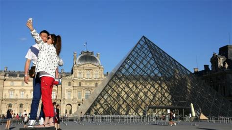 Paris tourism bounces back as terror fears fade