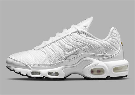 Nike Air Max Plus Womens Triple White 848891-100 | SneakerNews.com