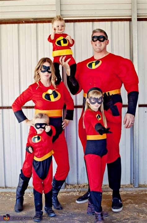 The Incredibles Movie Family Costume | Boy halloween costumes, Best group halloween costumes ...