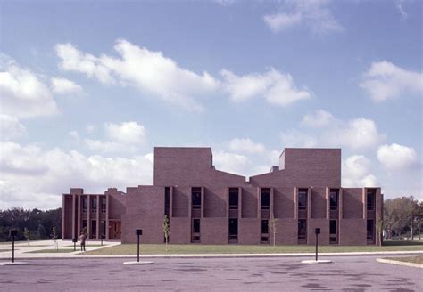 First Unitarian Church architect: Louis Isidore Kahn 1963 Louis Kahn, 70s Architecture, Willis ...