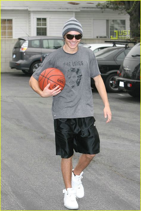 Zac Efron is a Basketball Playa: Photo 719041 | Zac Efron Pictures ...