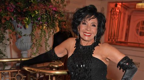 Shirley Bassey - Biography | HELLO!